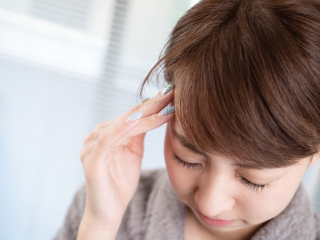 姿勢の悪さやストレスも頭痛の原因になります