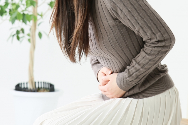 生理痛の症状に悩む女性